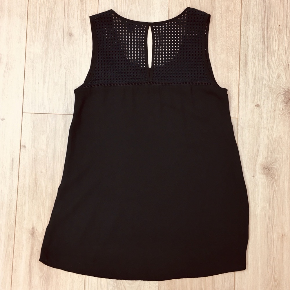 Banana Republic sleeveless blouse tunic 
Elegant classy preppy workwear style
